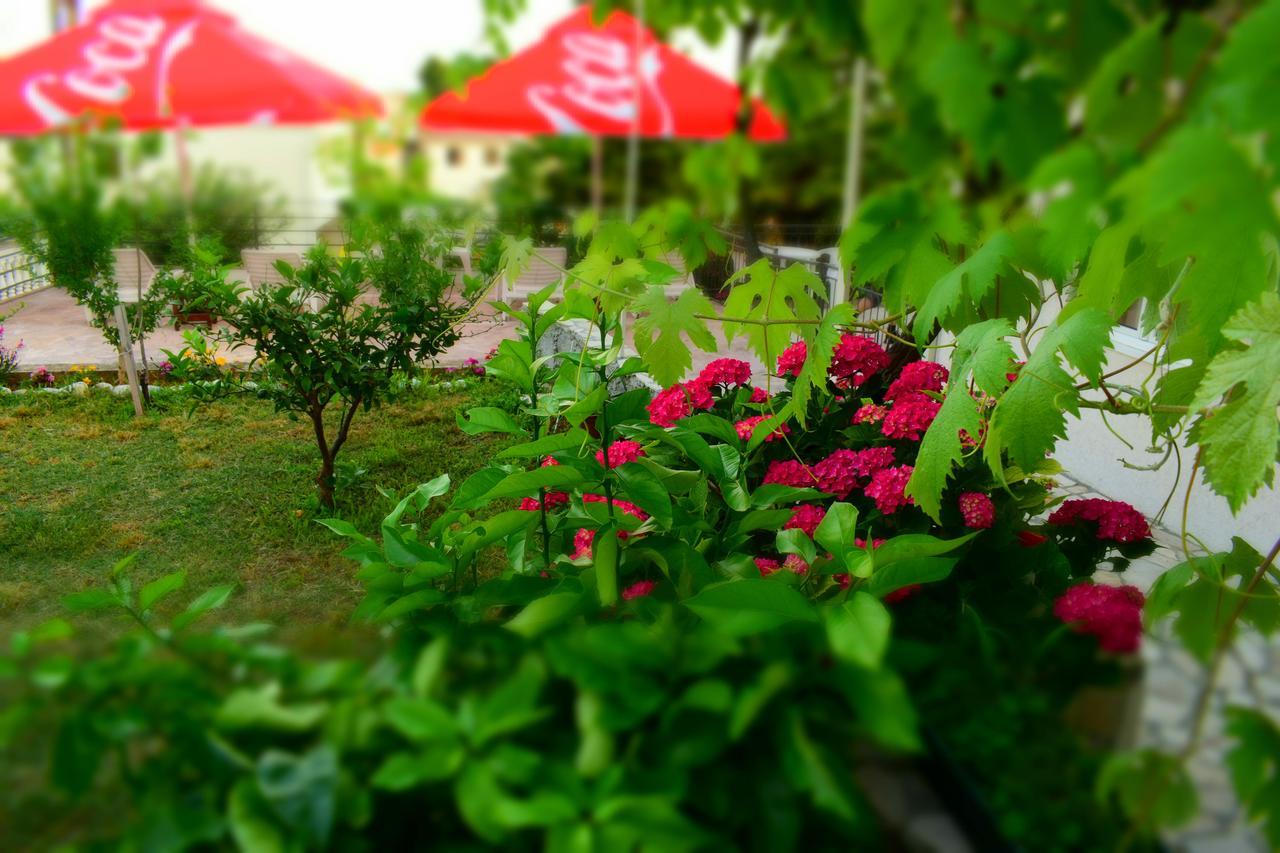 Apartments Stojanovic Улцинь Екстер'єр фото
