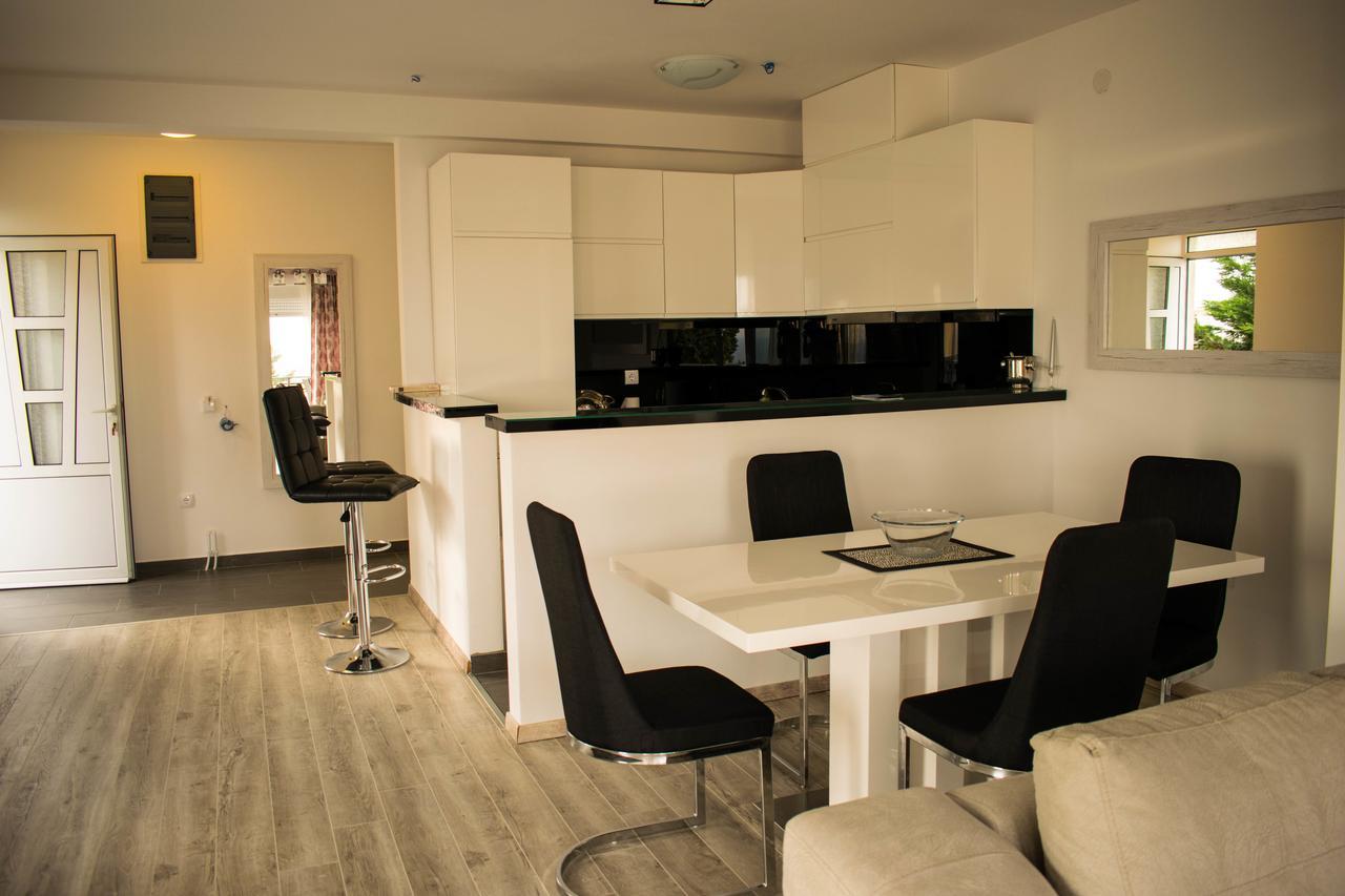 Apartments Stojanovic Улцинь Екстер'єр фото